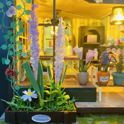 2Kids Toys - Miniatura da casinha Darcyin casa das flores 2xAAA
