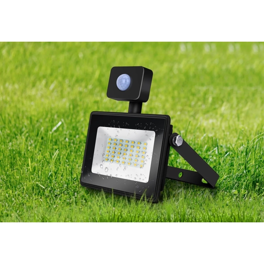 Aigostar - Holofote LED com sensor LED/50W/230V 4000K IP65 preto