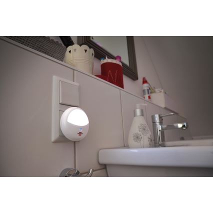 Brennenstuhl - Iluminação de orientação de tomada LED com sensor LED/0,85W/230V