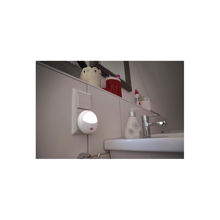 Brennenstuhl - Iluminação de orientação de tomada LED com sensor LED/0,85W/230V