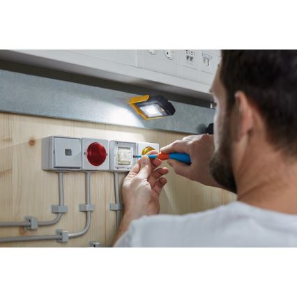 Brennenstuhl - Lanterna de trabalho LED LED/3xAAA laranja