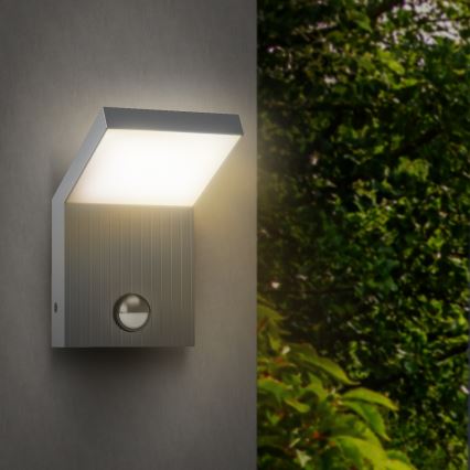 Brilagi - Aplique de parede LED para exterior com sensor RIANO LED/8W/230V prateado IP65