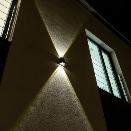 Brilagi - Iluminação de parede solar LED PYRAMID LED/2W/3,2V 1300 mAh IP54