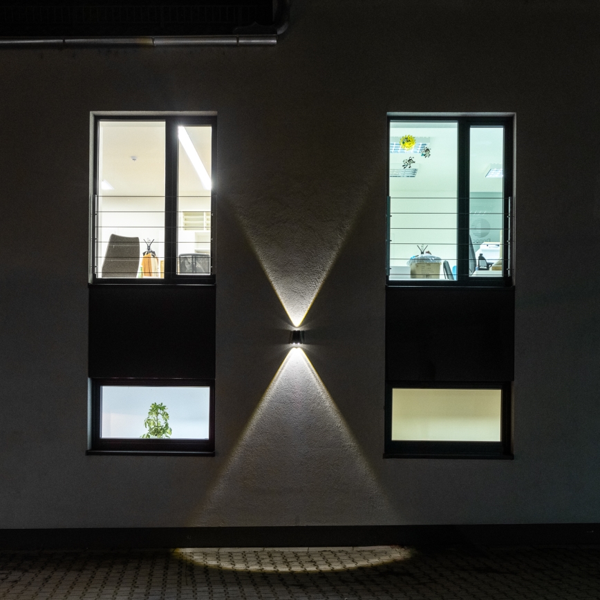 Brilagi - Iluminação de parede solar LED PYRAMID LED/2W/3,2V 1300 mAh IP54