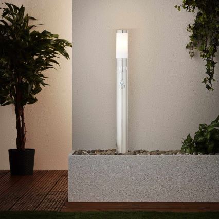 Brilliant - Candeeiro exterior LED com sensor LEIGH LED/0,9W/230V + 1xE27/11W 80 cm IP44 cromado brilhante