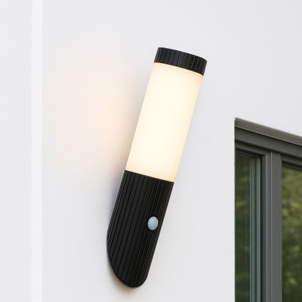 Brilliant - Iluminação de parede exterior com sensor KALEO 1xE27/10W/230V IP44 preto