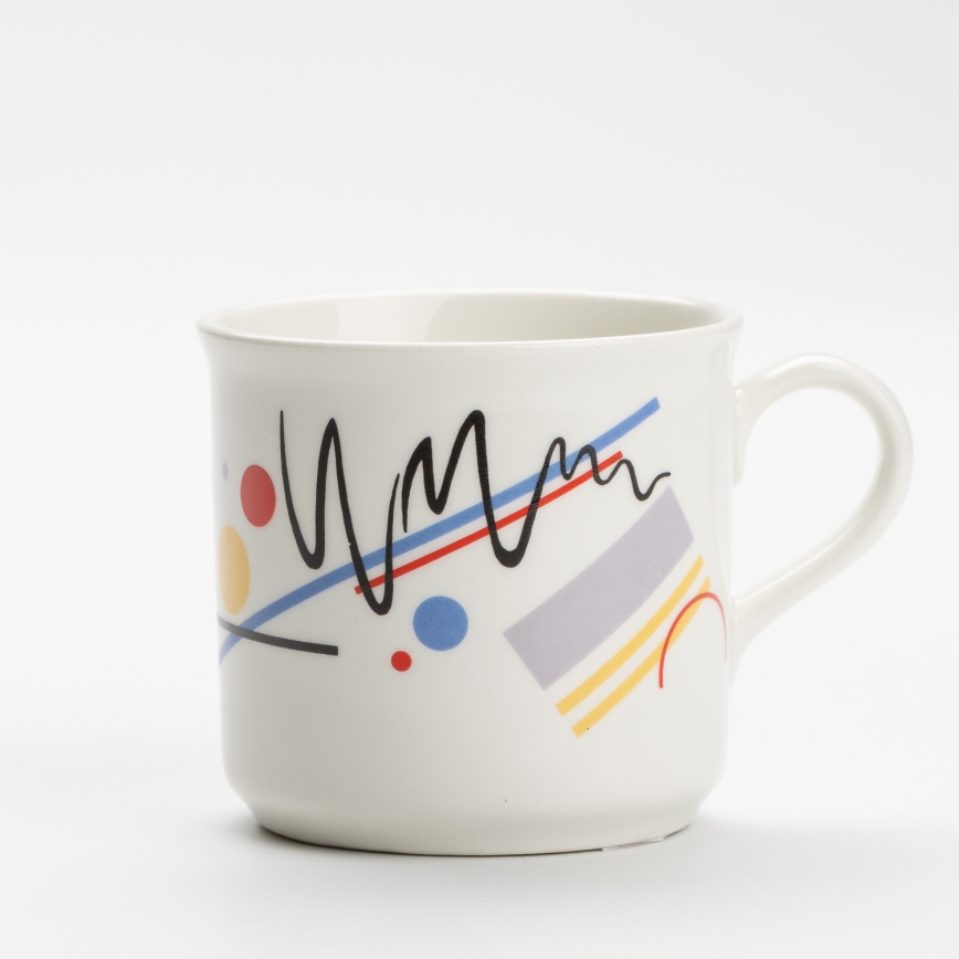 Caneca de cerâmica com impressão em branco