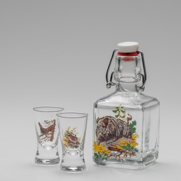 Conjunto 1x frasco de vidro e 2x copos para shots transparente com padrão de javali