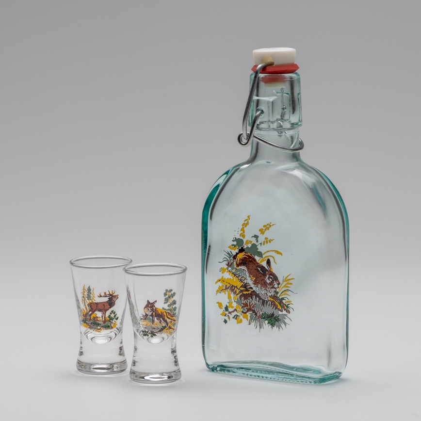 Conjunto 1x frasco de vidro e 2x copos para shots transparente com padrão de lebre