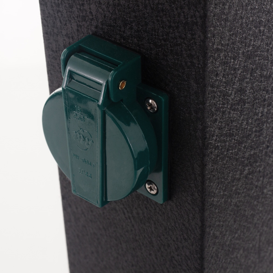 Iluminação exterior com tomada e temporizador 2Z IP44