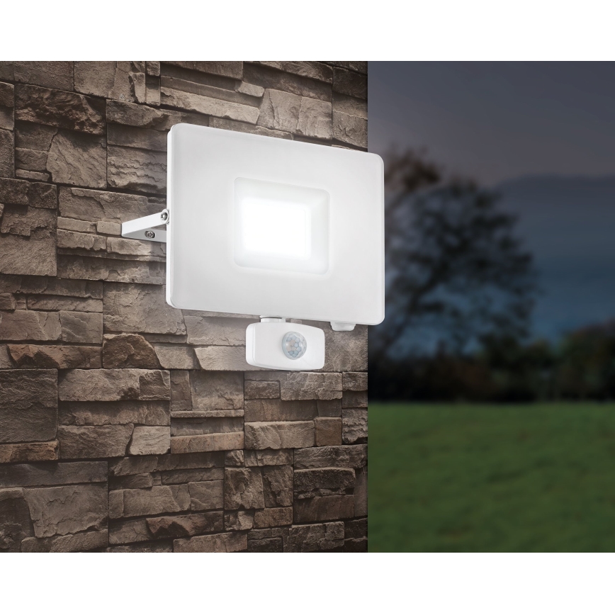 Eglo - Holofote LED com sensor LED/50W/230V IP44