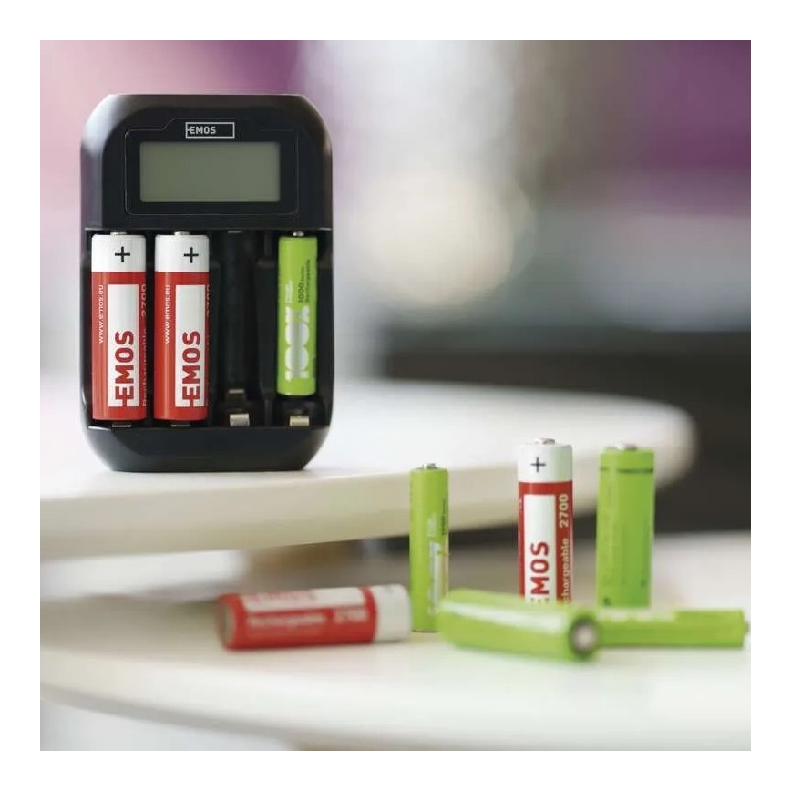 Carregador de pilhas com visor LCD 4xAA/AAA 5V