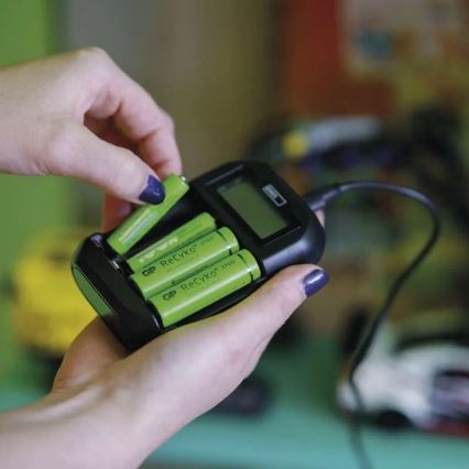 Carregador de pilhas com visor LCD 4xAA/AAA 5V