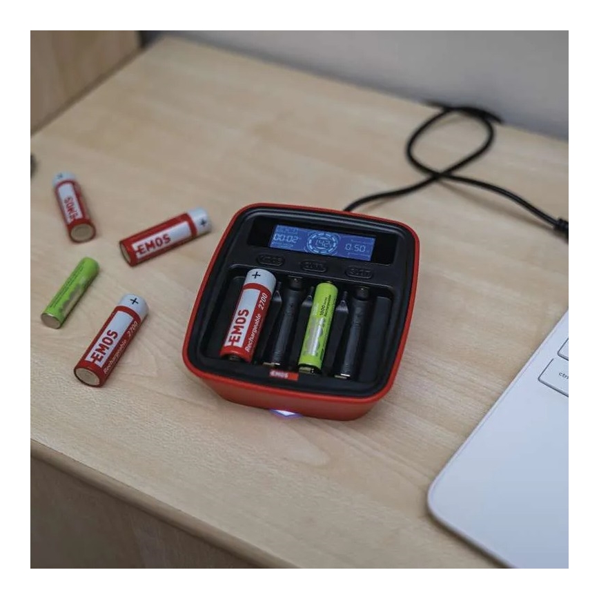 Carregador de pilhas com visor LCD 4xAA/AAA 5V