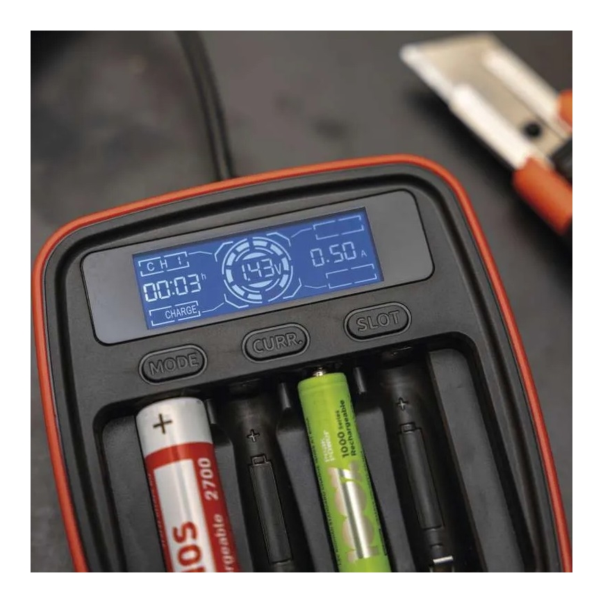 Carregador de pilhas com visor LCD 4xAA/AAA 5V