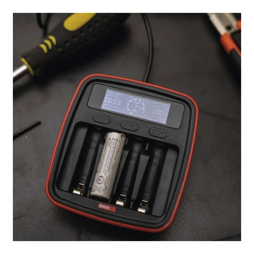 Carregador de pilhas com visor LCD 4xAA/AAA 5V