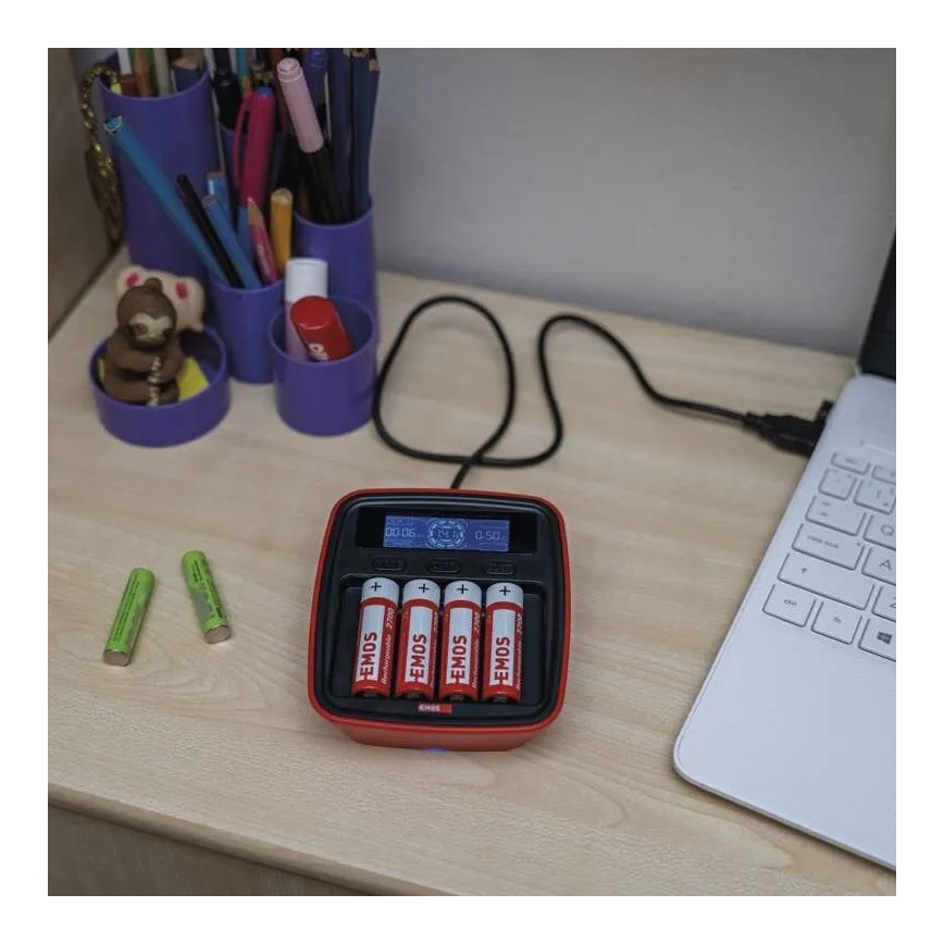 Carregador de pilhas com visor LCD 4xAA/AAA 5V