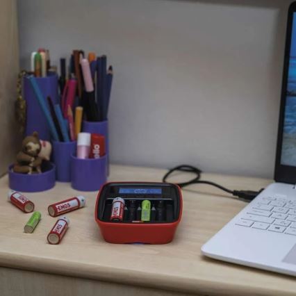 Carregador de pilhas com visor LCD 4xAA/AAA 5V