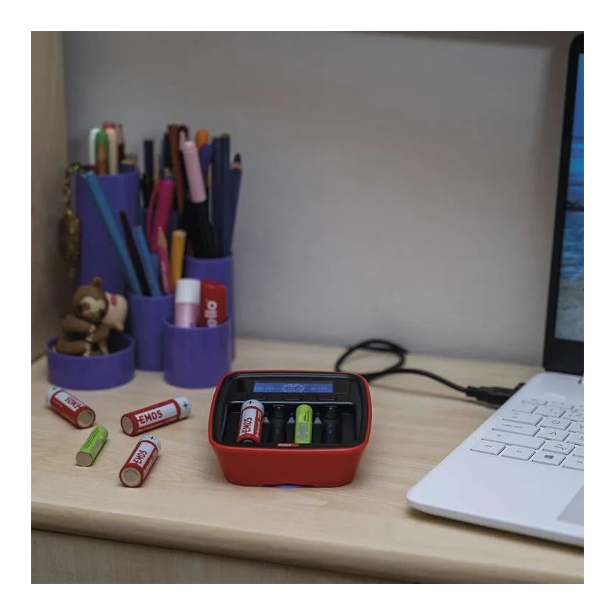 Carregador de pilhas com visor LCD 4xAA/AAA 5V