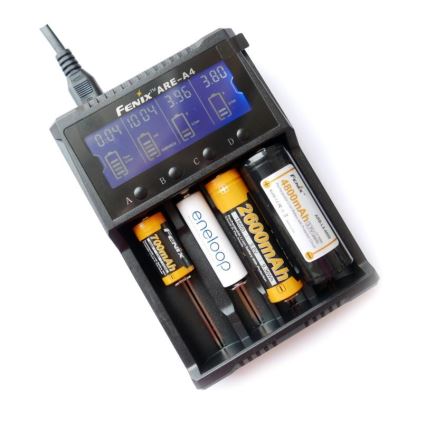 Fenix FENAREA4 - Carregador de pilhas 4xLi-ion/AAA/AA/C 5V