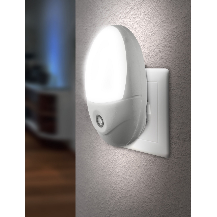 Globo - LED Iluminação de orientação para tomada com sensor 4xLED/0,6W/230V 6500K