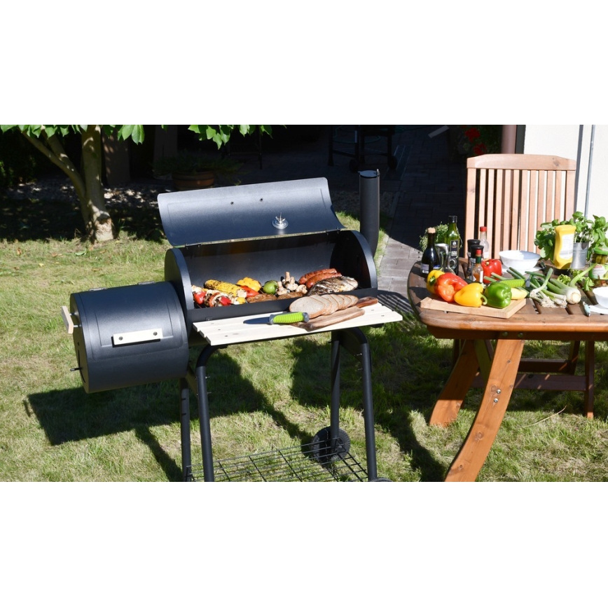 Grelhador de carvão vegetal com fumeiro preto/ madeira