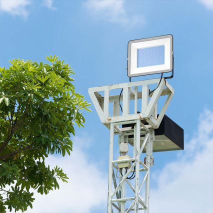 Holofote exterior LED SAMSUNG CHIP LED/200W/230V 4000K IP65 preto