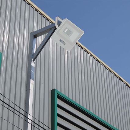 Holofote LED com sensor LED/50W/230V 6500K IP65 branco