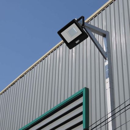 Holofote LED com sensor LED/50W/230V 6500K IP65 preto