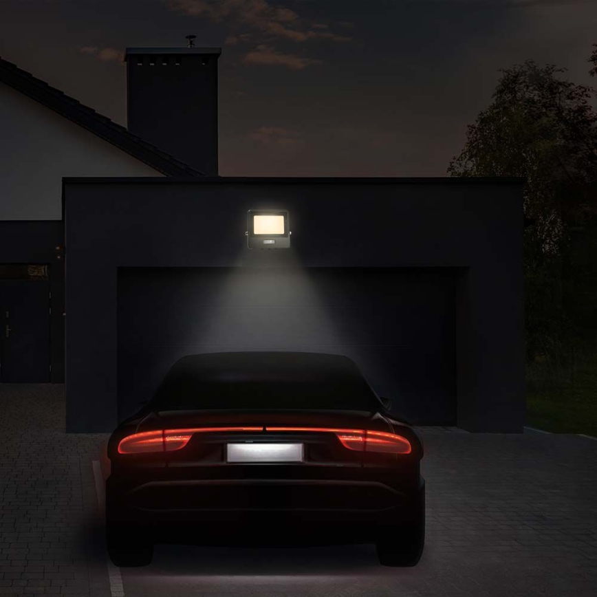 Holofote LED com sensor LED/50W/230V 6500K IP65 preto