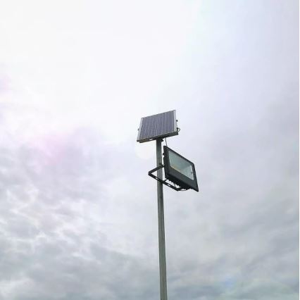 Holofote solar LED regulável LED/16W/3,2V 4000K IP65 10000 mAh + comando