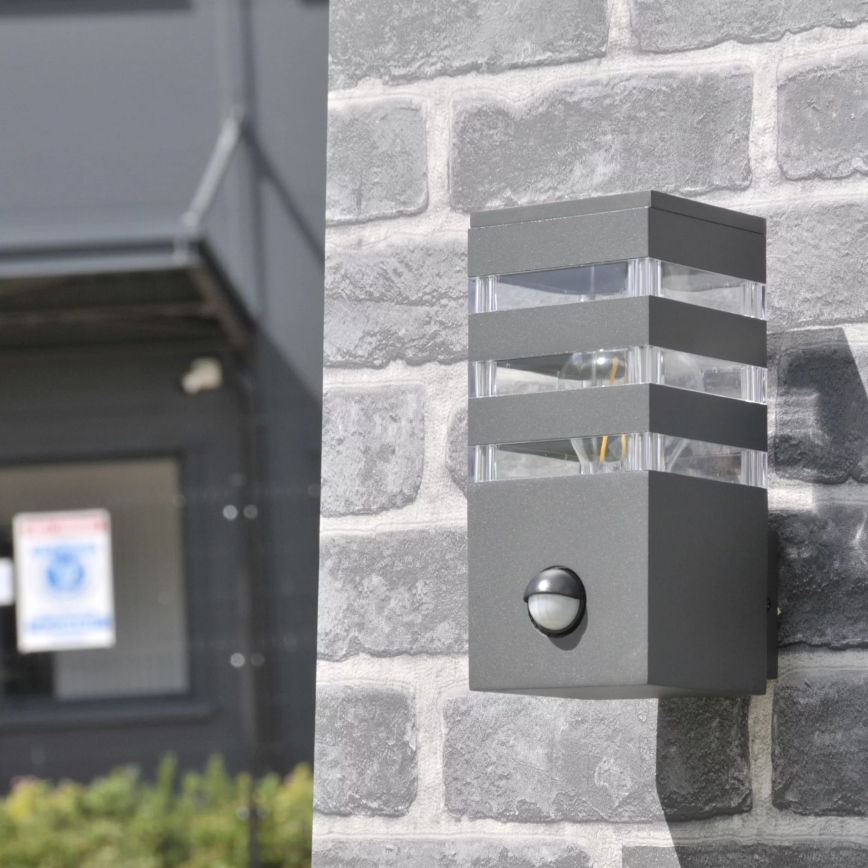 Iluminação de parede exterior com sensor TEKSAS 1xE27/12W/230V IP44 antracite