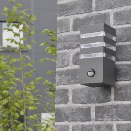 Iluminação de parede exterior com sensor TEKSAS 1xE27/12W/230V IP44 antracite