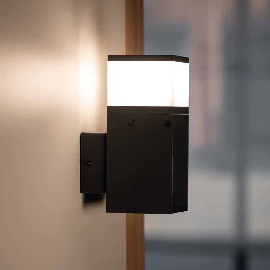 Iluminação de parede exterior com uma tomada DASTEN 1xG9/11W/230V IP44 preto