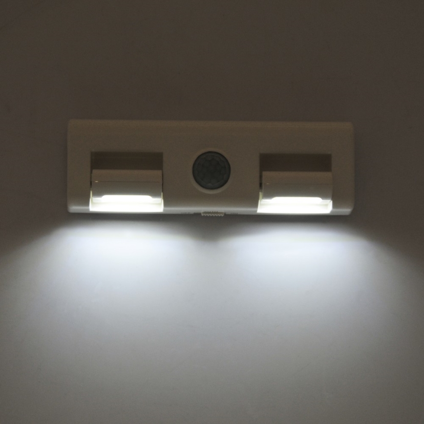 Iluminação de parede LED com sensor LED/3xAA/4,5V