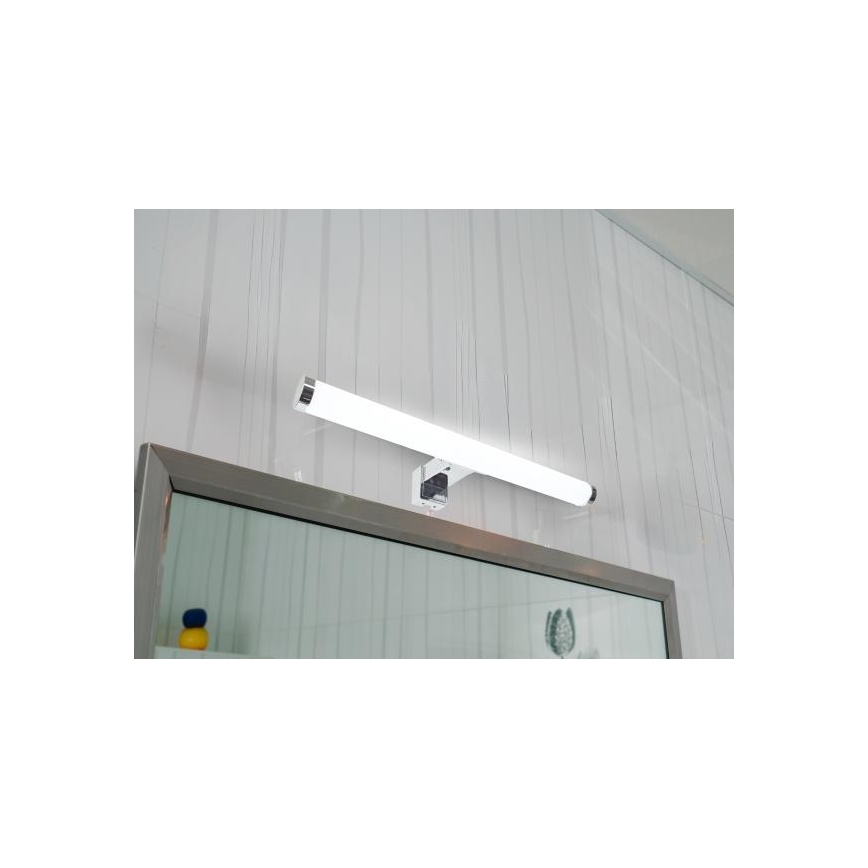 Iluminação LED para espelho de casa de banho LED/8W/230V 30 cm IP44 cromo brilhante