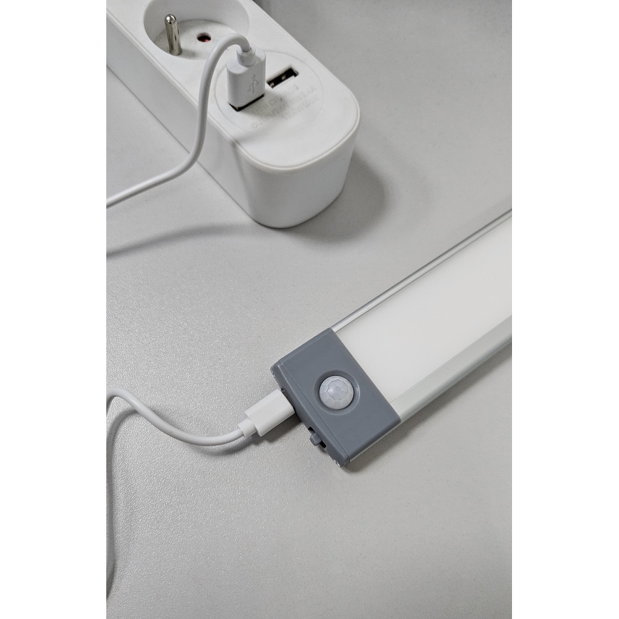Iluminação para móveis LED com sensor LED/3,5W/5V USB 800 mAh 4200K 46 cm
