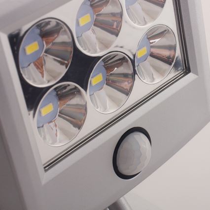 Iluminação solar LED com sensor de movimento e de crepúsculo LED/3xAA IP44