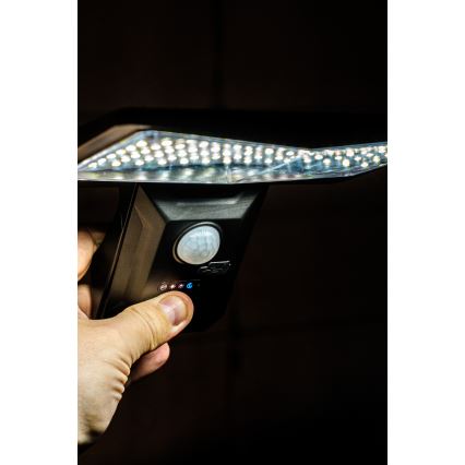 Iluminação solar de parede LED com sensor LED/2,6W/5,5V IP65 1800 mAh preto