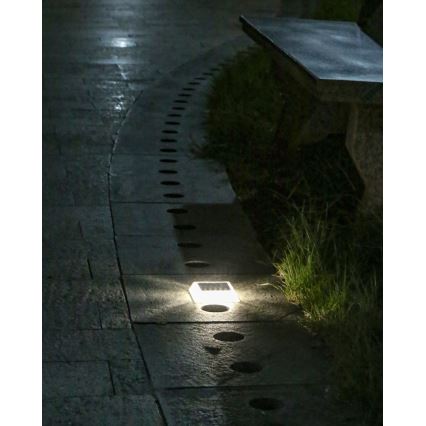 Iluminação solar exterior LED com sensor LED/0,03W/1,2V IP54 800 mAh