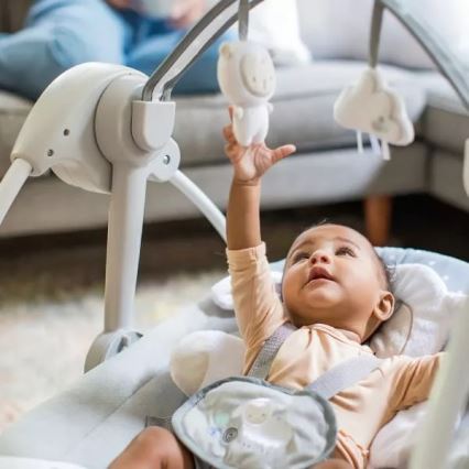 Ingenuity - Baloiço para bebé com melodia CUDDLE LAMB