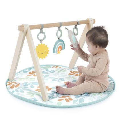 Ingenuity - Cobertor infantil para brincar com um trapézio de madeira SOL VALLEY