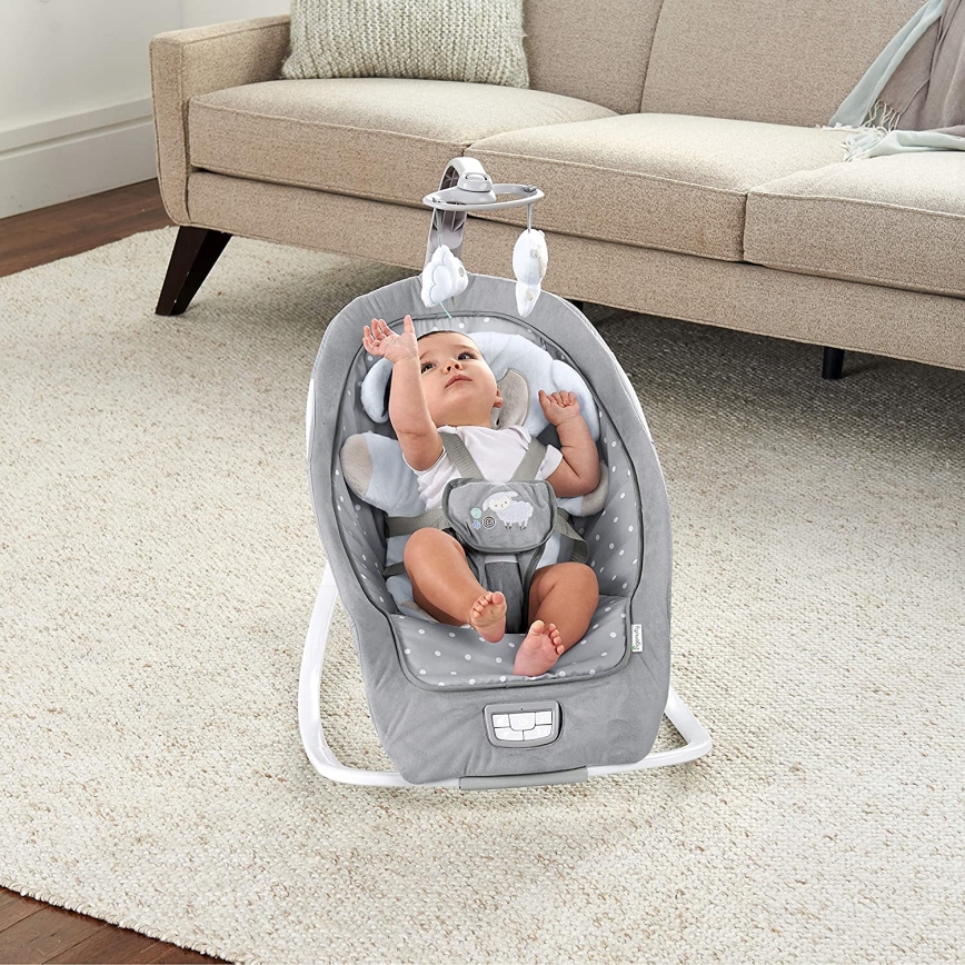 Ingenuity - Espreguiçadeira para bebé com melodia CUDDLE LAMB