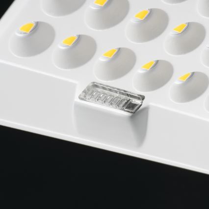 Holofote LED com regulação, painel solar e sensor de anoitecer LED/15W/15000 mAh 3,2V IP65 + comando