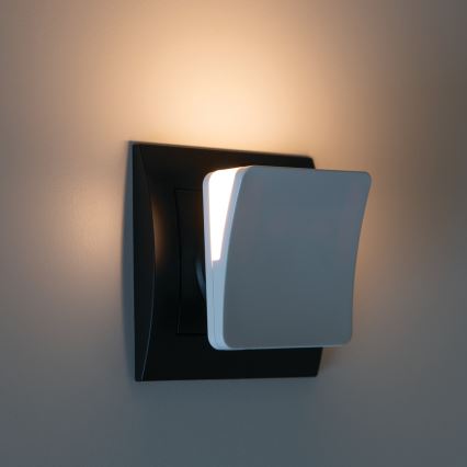 Kanlux 37393 - Luz de orientação LED com sensor de anoitecer para uma tomada HOFI LED/0,28W/230V branco