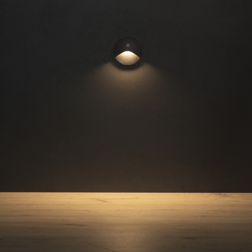 Luminária de escada LED com sensor de movimento e crepúsculo EXIN LED/2,5W/230V 3000K IP65 antracite redonda