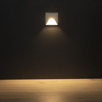 Luminária LED para escadas com sensor de movimento e de crepúsculo EXIN LED/2,5W/230V 3000K IP65 branco quadrado