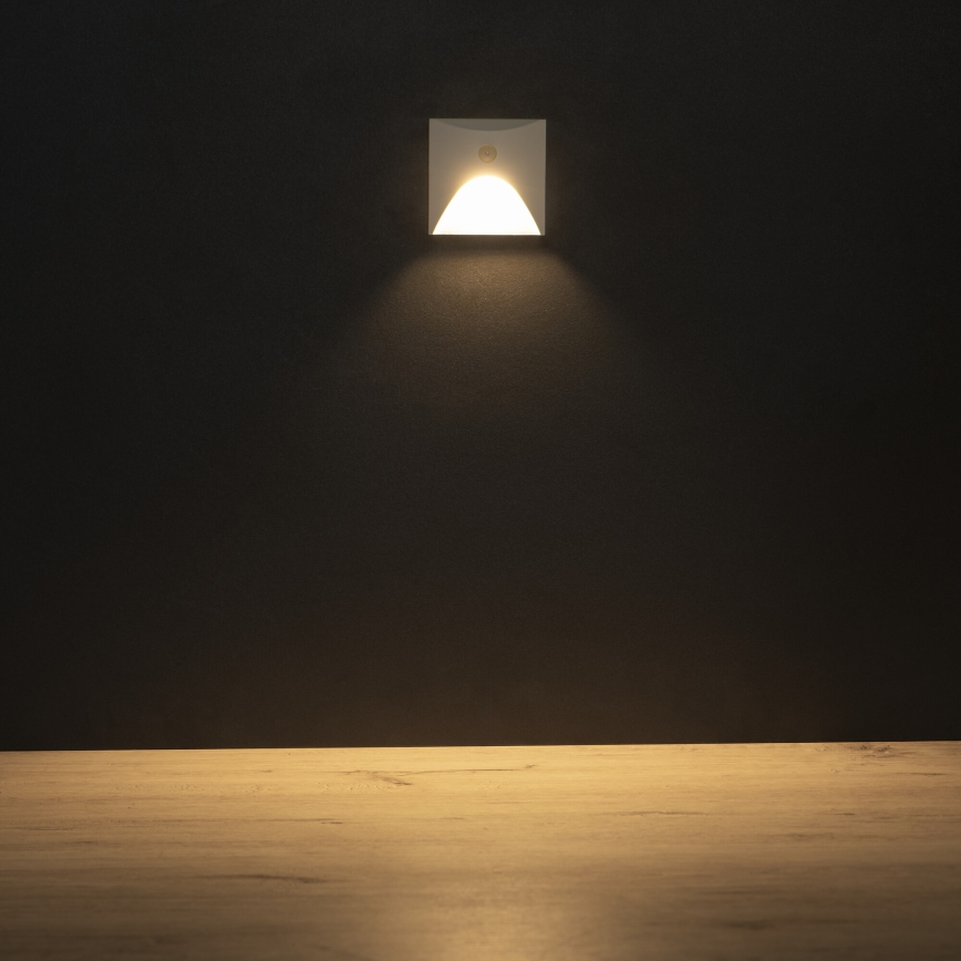 Luminária LED para escadas com sensor de movimento e de crepúsculo EXIN LED/2,5W/230V 3000K IP65 branco quadrado