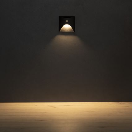 Aplique LED para escadas com sensor de movimento e crepúsculo EXIN LED/2,5W/230V 3000K IP65, preto, formato quadrado