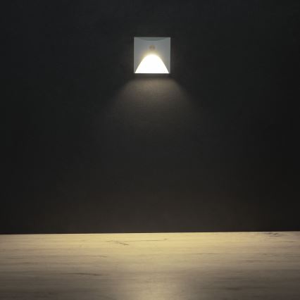 Luminária LED para escadas com sensor de movimento e crepuscular EXIN LED/2,5W/230V 4000K IP65 branca, quadrada